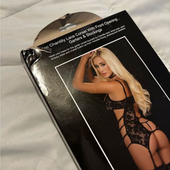 Black Chantilly Lace Corset - Picture 5 of 6